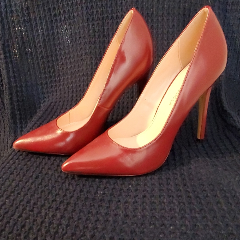 Red Pumps 6.5